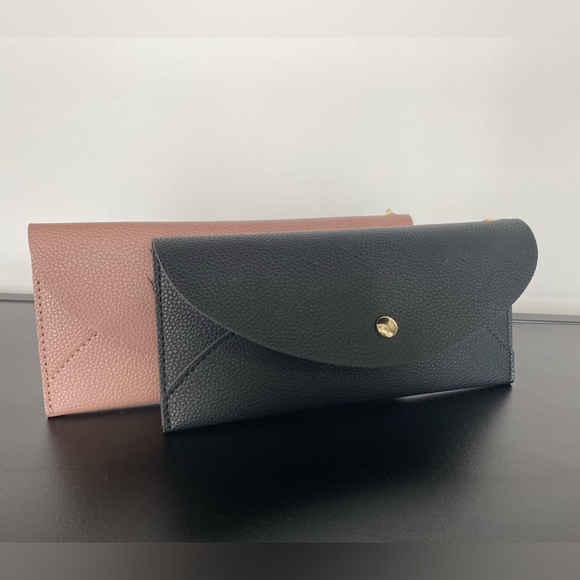 Lark & Ives - Envelope Cross Body Bag (Black and Mulberry) with Strap - Picture 2 of 9